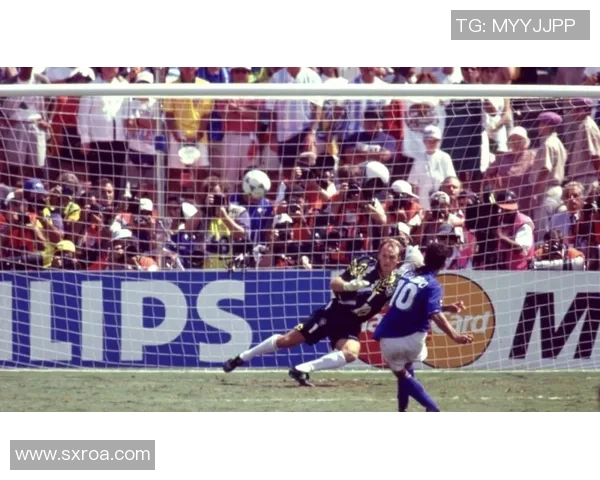 日本足球明星化身老人展现人生智慧与运动激情的完美结合